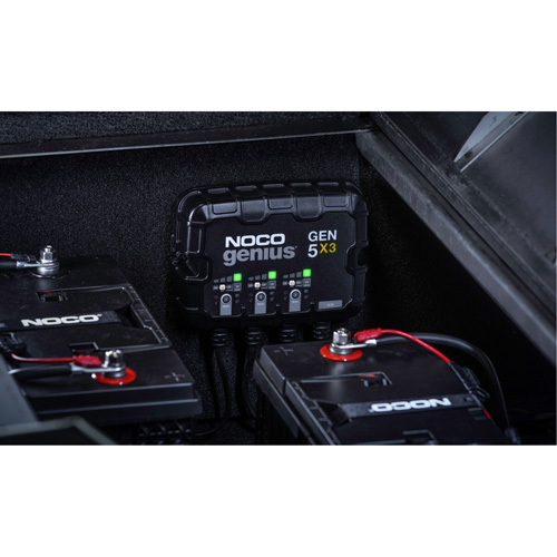 NOCO GEN5X3 Chargeur de batterie embarqu&eacute; &agrave; 3 sorties de 15 amp&egrave;res Gen5X3 Genius