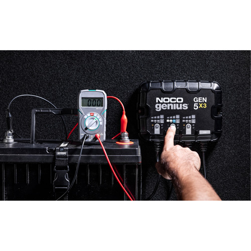NOCO GEN5X3 Chargeur de batterie embarqu&eacute; &agrave; 3 sorties de 15 amp&egrave;res Gen5X3 Genius