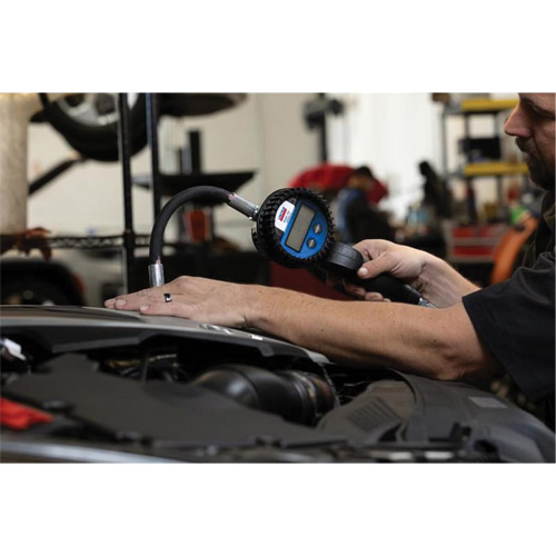 LINCOLN INDUSTRIAL 980 D&eacute;bitm&egrave;tre &eacute;lectronique de lubrifiant avec rallonge flexible &agrave; 90°