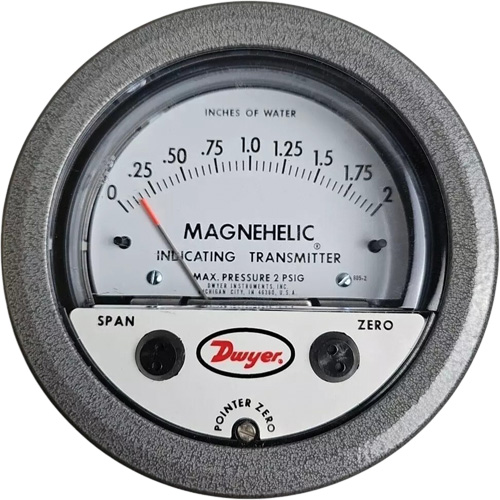Dwyer 605-2 Manom&egrave;tre diff&eacute;rentiel et &eacute;metteur de signalisation de s&eacute;rie 605 Magnehelic,  4", 0 - 2 po en c.e., Fixation sur panneau, Analogique