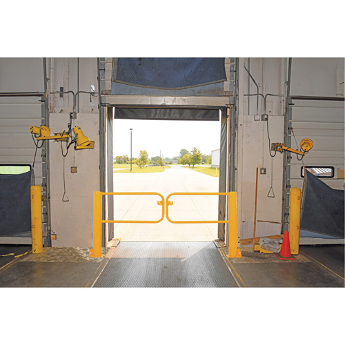 Vestil SDG-8 Swivel Dock Gate, 42-1/16" H x 113" W