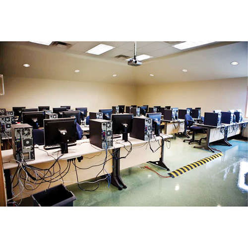 Ultratech 1840 Syst&egrave;me de protection de c&acirc;bles Ultra-Sidewinder - grand , 34" x 13,675" x 2,13", 13500 lb (6,75 tons)