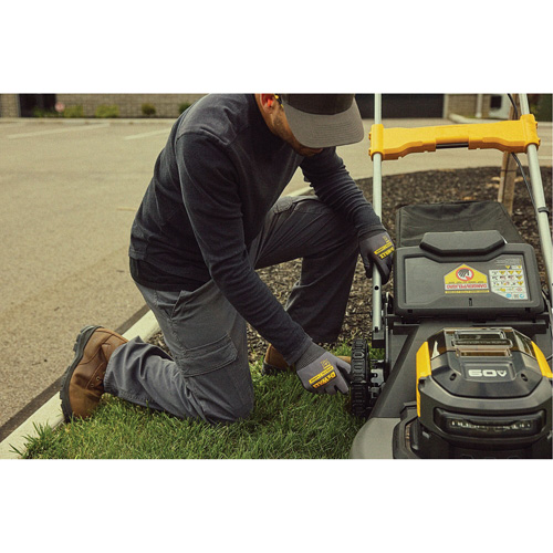 DEWALT DCMWSP700Y2-CA Trousse tondeuse &agrave; gazon autopropuls&eacute;e sans balais sans fil avec roues motrices arri&egrave;res 60 V MAX*, Pouss&eacute;e automatique, &agrave; pile, Largeur de coupe 21"