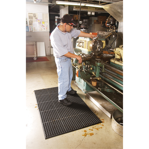 Wearwell 478.12X3X10GY Tapis WorkSafe l&eacute;ger No 478 RLC, &agrave; fentes, 3' x 10' x 1/2", Gris, Caoutchouc