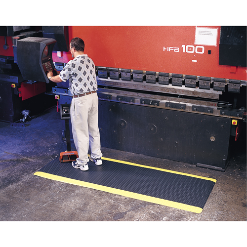 Wearwell 414.1516X6X75BYL SpongeCote&reg; Ultrasoft Mats No. 414, Diamond, 6' x 75' x 15/16", Black/Yellow, PVC Sponge