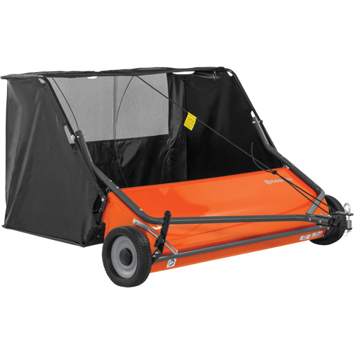 Husqvarna 529756101 Balayeuse de gazon remorqu&eacute;e de 52" avec brosse &agrave; spirale