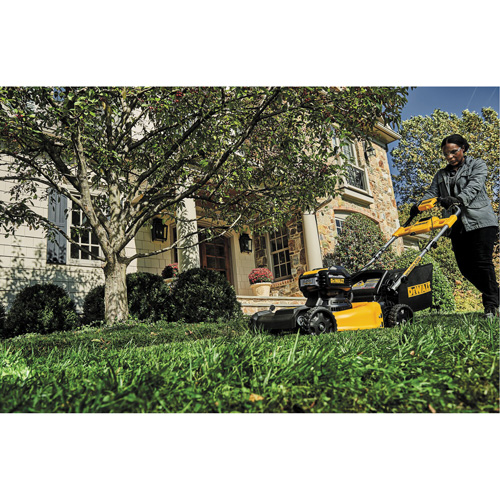 DEWALT DCMWSP244U2-CA 2x20V Max* Brushless Cordless Lawn Mower Kit, Self-Propelled Walk-Behind, Battery Powered, 21.5" Cutting Width
