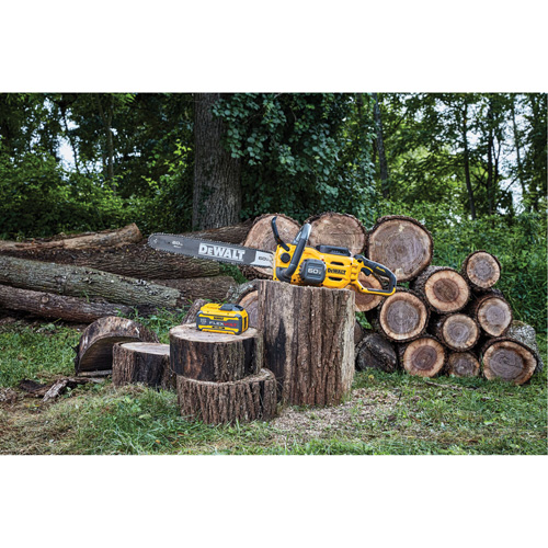 DEWALT DCCS677Z1 Ensemble de scie &agrave; chaîne sans fil et sans contact MAX* 5.0 Ah, 20", &agrave; pile, 4 CV/60 V