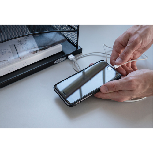 Safco 3231BL Organisateur de bureau avec alimentation USB Onyx