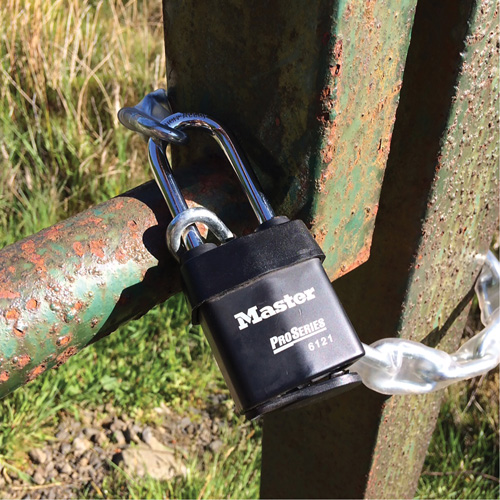 Master Lock 6121LJ Cadenas Pro-Series Weather Tough, Noir, Cl&eacute;s diff&eacute;rentes, Acier lamin&eacute;, Largeur de 2-1/8"