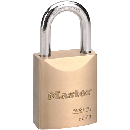 Master Lock 6840 Cadenas Pro Series, Cl&eacute;s diff&eacute;rentes, Rev&ecirc;tement en laiton, Largeur de 1-3/4"