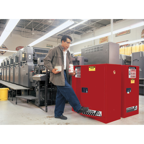 Justrite 893011 Armoire de s&eacute;curit&eacute; pour la peinture et les encres combustibles EX Sure-Grip, 40 gal., 3 tablettes