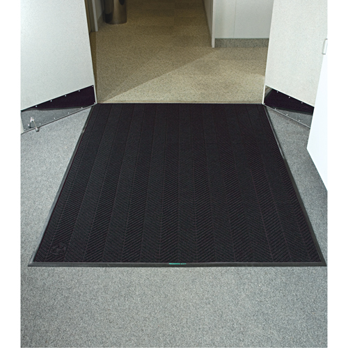 M+A Matting 22407066170 Tapis WaterHog Max Classic &agrave; motif chevrons, Essuie-pieds/grattoir, 6' x 6' x 3/8", Fum&eacute;e noire