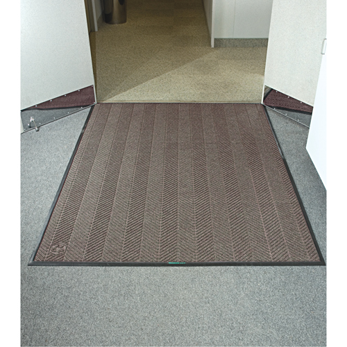 M+A Matting 22407538170 Tapis WaterHog Max Classic &agrave; motif chevrons, Essuie-pieds/grattoir, 3' x 8' x 3/8", Brun ch&acirc;taignier