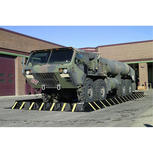 Enpac 48-10201-BK-SU Stinger Containment Berm, 1496 US gal. Capacity, 20' W x 10' L x 12" H, Snap-Up Bracket