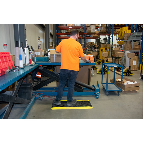 Produits de sécurité Zenith SGW898 Tapis antifatigue, Losange, 1-2/3' x 3-1/4' x 3/4", Noir/Jaune, Polyur&eacute;thane