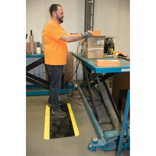 Produits de sécurité Zenith SGW898 Tapis antifatigue, Losange, 1-2/3' x 3-1/4' x 3/4", Noir/Jaune, Polyur&eacute;thane