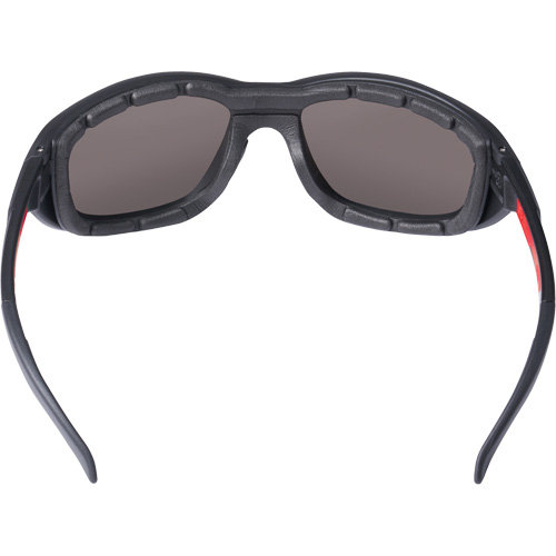 Milwaukee 48-73-2045 Lunettes de s&eacute;curit&eacute; performantes avec joint, Lentille Noir, Polaris&eacute;, R&eacute;pond ou surpasse la norme CSA Z94.3