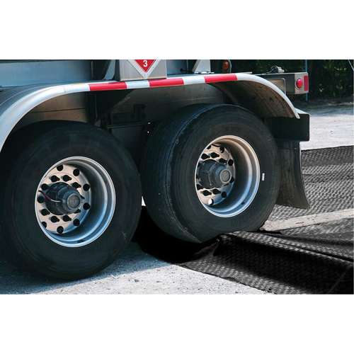 Ultratech 8747 Berme Gorilla Ultra-Containment Berm, Capacit&eacute; 5243 gal. US, 25' la x 55' lo x 6" h, Paroi en mousse