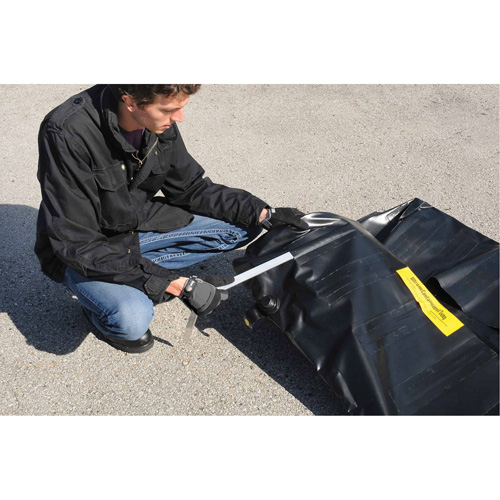 Ultratech 2853 Conteneur flexible pour r&eacute;servoir de carburant avec drain Ultra-550 Containment Sump, 102" lo x 72" la, 650 gal. US Capacit&eacute;