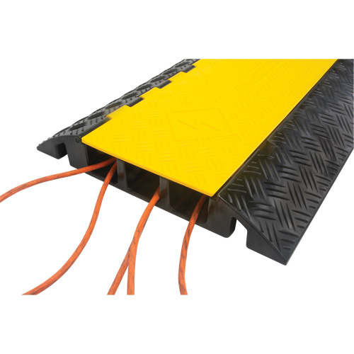 Produits de sécurité Zenith SHJ532 Protecteur de c&acirc;bles en polyur&eacute;thane, 3 canaux, 35,43" lo x 19,69" la x 3" h