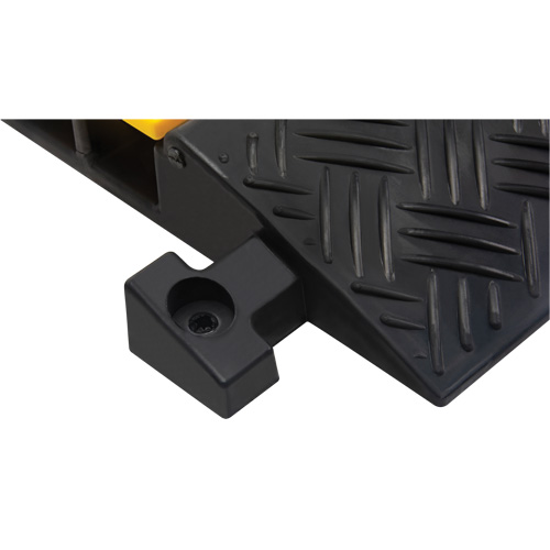 Produits de sécurité Zenith SHJ532 Protecteur de c&acirc;bles en polyur&eacute;thane, 3 canaux, 35,43" lo x 19,69" la x 3" h