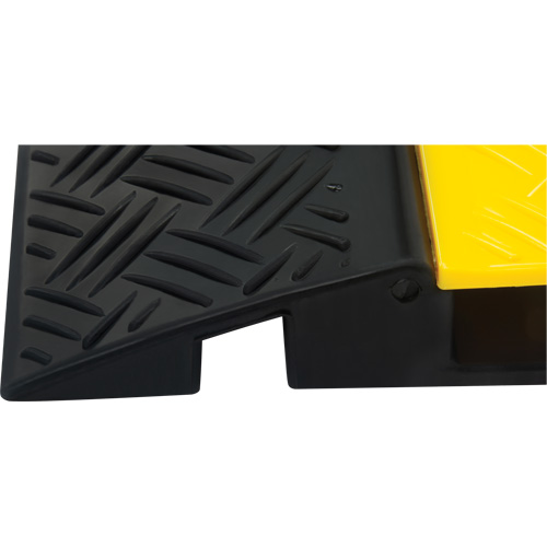 Produits de sécurité Zenith SHJ532 Protecteur de c&acirc;bles en polyur&eacute;thane, 3 canaux, 35,43" lo x 19,69" la x 3" h