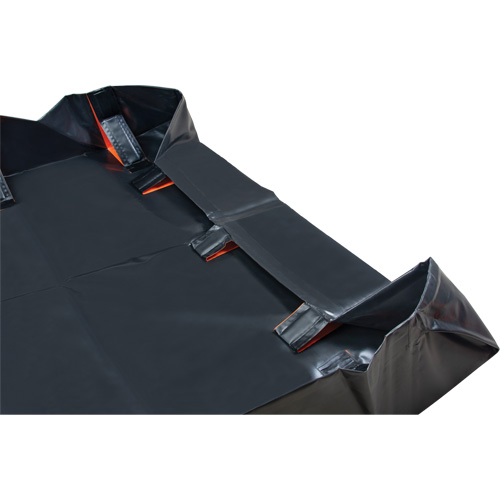 Produits de sécurité Zenith SHK125 Berme d&eacute;ployable &agrave; mur IBX, Capacit&eacute; 1077 gal. US, 12' la x 12' lo x 12" h, Support &agrave; encliqueter