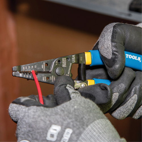 Klein Tools 11055 Pince &agrave; d&eacute;nuder et &agrave; couper les fils de cuivre massifs et multibrins, 7-3/8" lo, 10-18/12-20 AWG