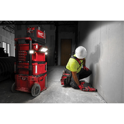 Milwaukee 2357-20 Lampe/chargeur M18 Packout, DEL, 3000 lumens