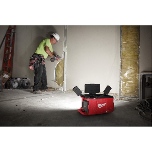 Milwaukee 2357-20 Lampe/chargeur M18 Packout, DEL, 3000 lumens