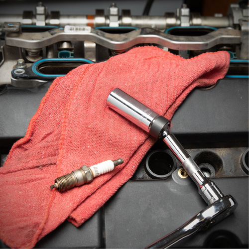 Gearwrench 80546 6-Point Magnetic Swivel Spark Plug Socket 