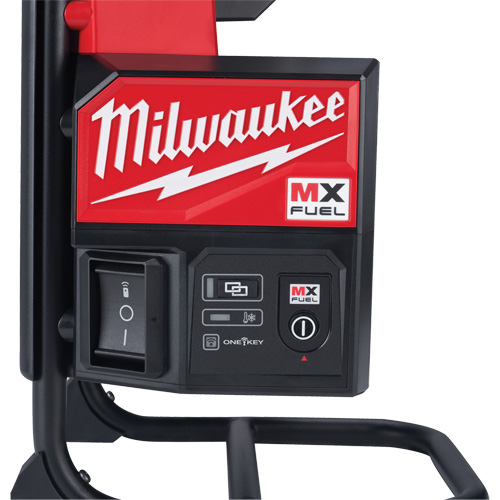 Milwaukee MXF371-2XC Ensemble vibrateur &agrave; b&eacute;ton &agrave; dos MX Fuel