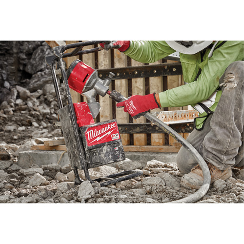 Milwaukee MXF371-2XC Ensemble vibrateur &agrave; b&eacute;ton &agrave; dos MX Fuel