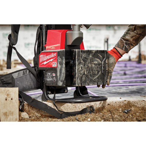 Milwaukee MXF371-2XC Ensemble vibrateur &agrave; b&eacute;ton &agrave; dos MX Fuel