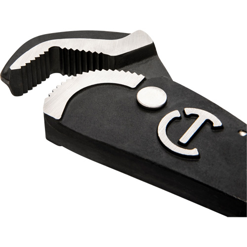 Crescent 037103282781 Cl&eacute; bimat&eacute;riau auto-ajustable pour tuyau, Cap des m&acirc;choires 1-1/2", Longueur 12", Fini Oxyde noir, Prise Coussin&eacute;e