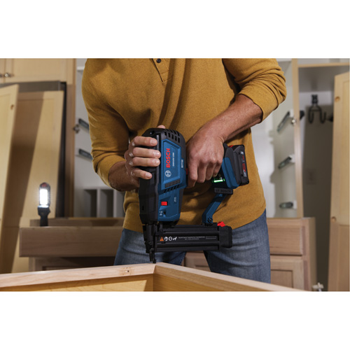 Bosch GNH18V-18MB12 Brushless 18-Gauge Brad Nailer Kit with Standard Power Battery, 18 V, Lithium-Ion
