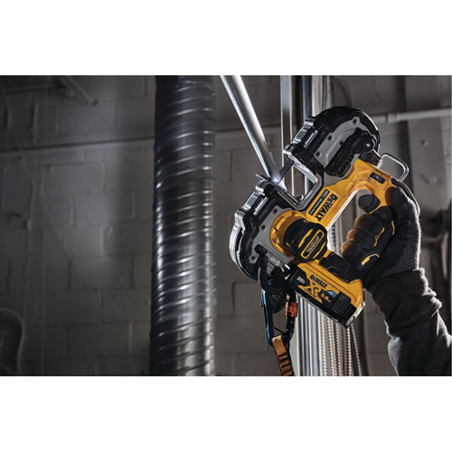 DEWALT DCS377B Scie &agrave; ruban compact sans balais ATOMIC COMPACT SERIES, 20 V, 1-3/4" Capacit&eacute;