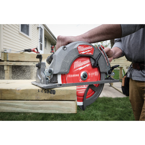 Milwaukee 3026-21HD Ensemble de scie circulaire &agrave; poign&eacute;e arri&egrave;re FUEL, 10-1/4", 18 V