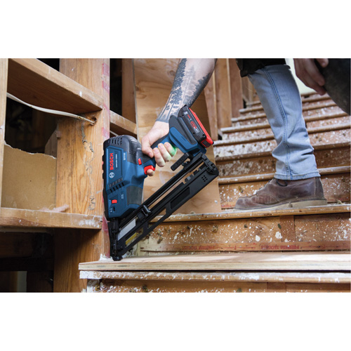 Bosch GNH18V-15MAB12 Ensemble cloueur de finition inclin&eacute; calibre 15 sans balais, 18 V, Lithium-ion