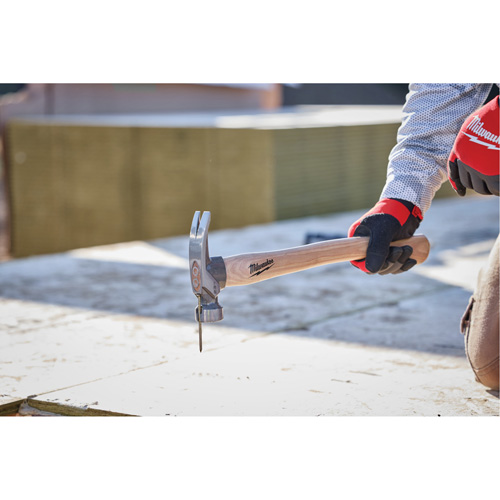 Milwaukee 48-22-9418 Marteau de charpente &agrave; face frais&eacute;e, 23 oz, Prise en Bois