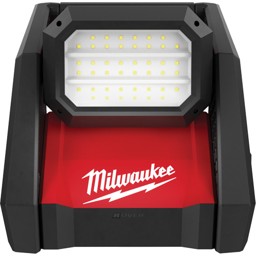 Milwaukee 2366-20 Projecteur d'illumination &agrave; alimentation double M18 Rover, DEL, 2000/4000/1200 lumens, Boîtier en Plastique
