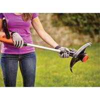 Black & Decker LST140C Trousse de coupe-bordure sans fil Max*, 13", &agrave; pile, 40 V
