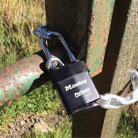 Master Lock 6121LJ Cadenas Pro-Series Weather Tough, Noir, Cl&eacute;s diff&eacute;rentes, Acier lamin&eacute;, Largeur de 2-1/8"