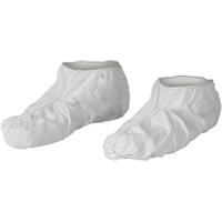 KleenGuard™ A40 Shoe Covers, Medium, Vinyl, White SEH072 | TENAQUIP