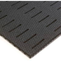 Wearwell 480.38X2X5SLTBK Tapis enduit d'abrasif Kushion Walk no 480, &agrave; fentes, 2' x 5' x 3/8", Noir, PVC