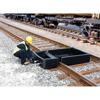 Ultratech 8490 Ultra-Track Berm, 144 US gal. Capacity, 4' W x 6' L x 12" H, Foam Wall