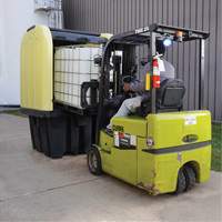 Enpac 4070-YE Palette anti-d&eacute;versement jaune &agrave; couvercle rigide roulant, 65" lo x 65" la x 101" h, Capacit&eacute; de charge 5000 lb