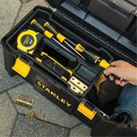 Stanley Tools STST19331 Coffre &agrave; outils avec plateau Essential, 19" la x 9-7/8" p x 9-3/4" h, Noir/Jaune