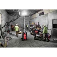 Milwaukee MXF041-1XC Tour d&eacute;clairage et chargeur MX Fuel Rocket, DEL, 27 000 lumens